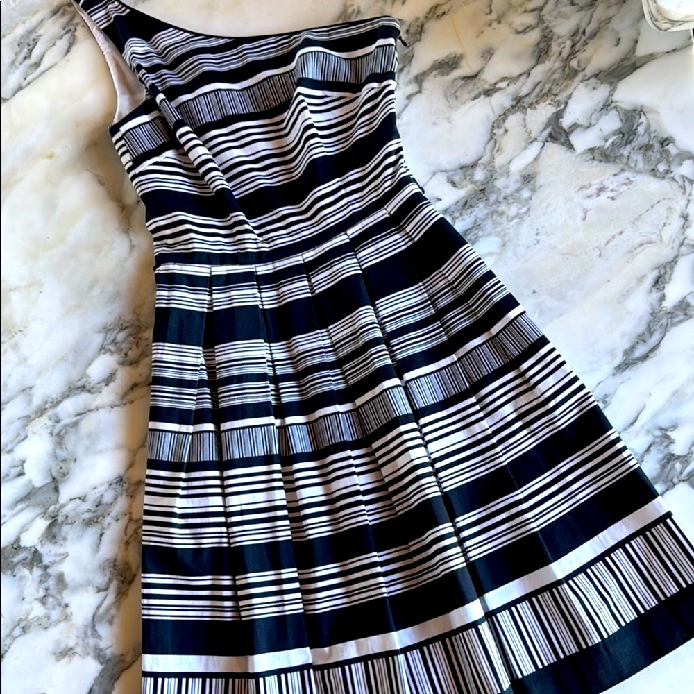 White House Black Market Striped Black & White One-Shoulder Dress Size 00 - Picture 2 of 15